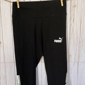 Ladies athletic leggings.